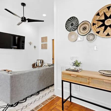 Holiday home Chic 2br Retreat Near French Quarter *
