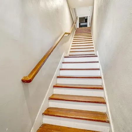 Bright - Balcony & Private Entrance *