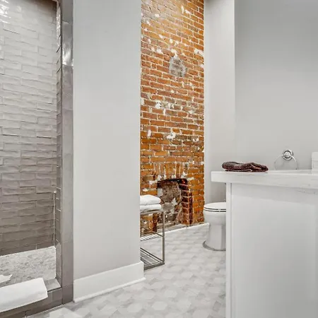 Bright - Balcony & Private Entrance * New Orleans