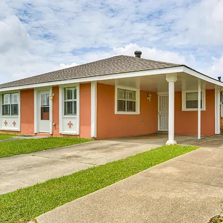 Holiday home Walk To And Dining Remote Working Hub With Patio New Orleans