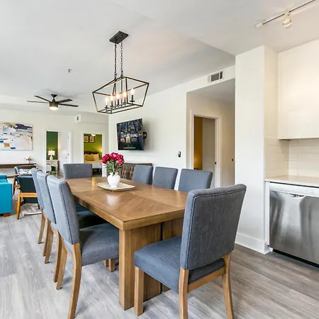 Big Easy Elegance: 4-bedroom In The Heart Of Apartment