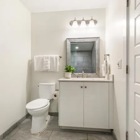 Big Easy Elegance: 4-bedroom In The Heart Of Apartment
