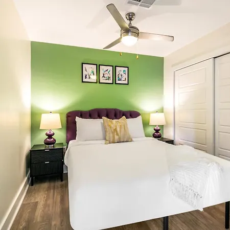 Big Easy Elegance: 4-bedroom In The Heart Of Apartment *