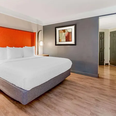 La Quinta & By Wyndham Downtown Hotel 3*