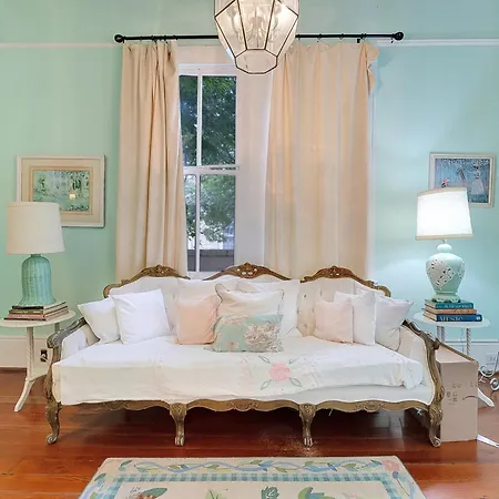 Holiday home 4br 3 Ba Huge, Balcony, Cemetery, Streetcar Sleeps 8! New Orleans