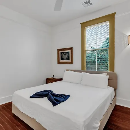 Bright Retreat W Patio Near French Quarter Holiday home *
