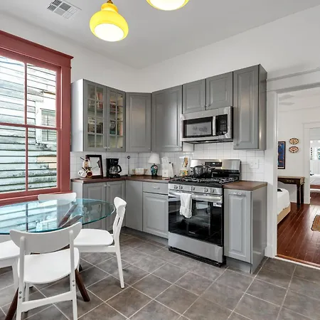 Bright Retreat W Patio Near French Quarter