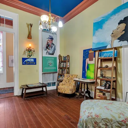 Vibrant Retreat W Balcony Near French Quarter New Orleans