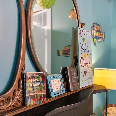 Bed & Breakfast Vibrant Retreat W Balcony Near French Quarter