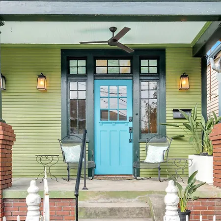 Holiday home Bright Retreat W Patio Near French Quarter *