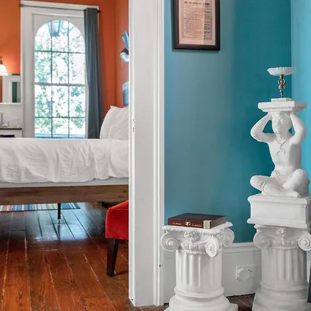 Bed & Breakfast Vibrant Retreat W Balcony Near French Quarter