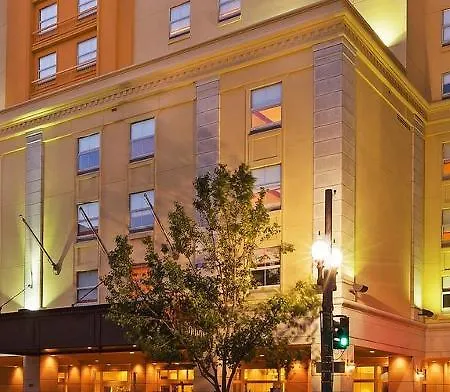 Hotel La Quinta & By Wyndham Downtown
