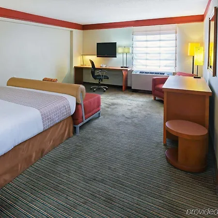La Quinta & By Wyndham Downtown Hotel 3*