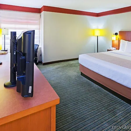 Hotel La Quinta & By Wyndham Downtown New Orleans