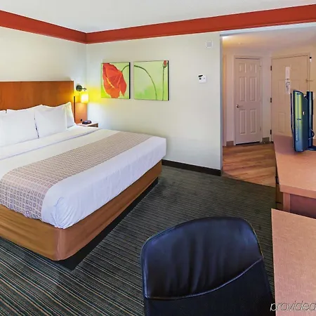 La Quinta & By Wyndham Downtown Hotel New Orleans