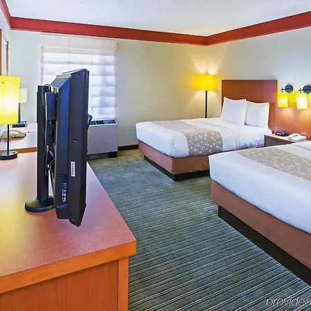 Hotel La Quinta & By Wyndham Downtown 3*