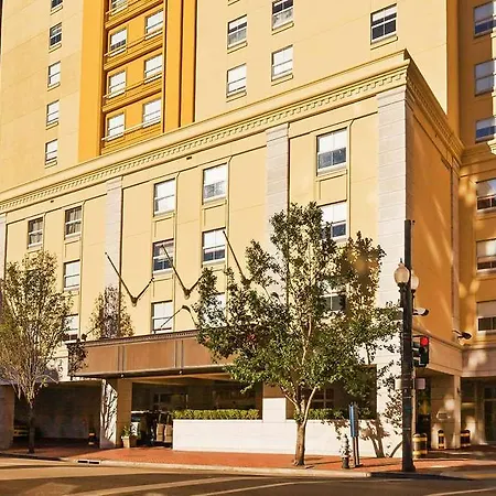 Hotel La Quinta & By Wyndham Downtown