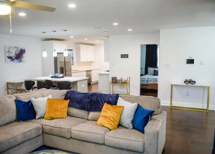Nola Getaway With King Suite 10 Mins From French Quarter