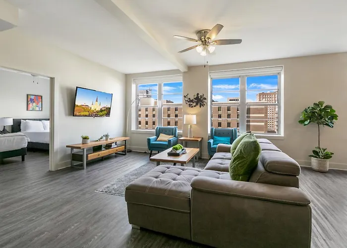 Spacious 4Br Luxury Condo Steps To French Quarter