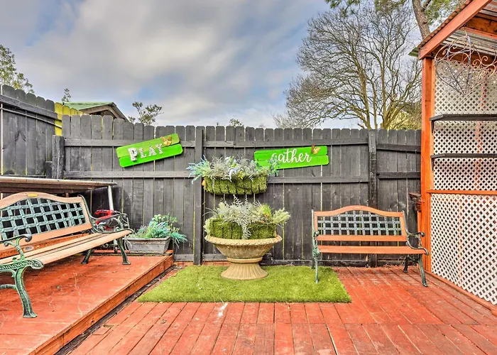 Glam New Orleans Vacation Rental With Deck!