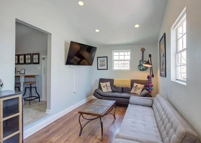 Charming Conti Nest With Large Courtyard