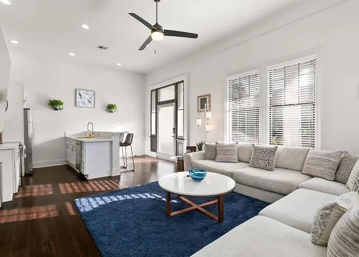 Modern Pristine Stunning 2Bd Garden District Apt