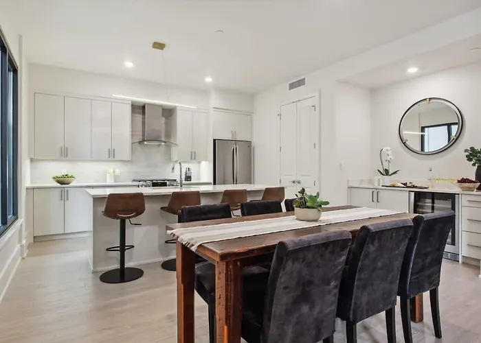Luxurious Condo At The Moderne