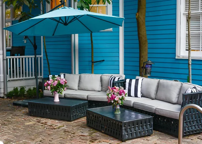 7 Bedroom - Sleeps 14! Next To Bourbon Street