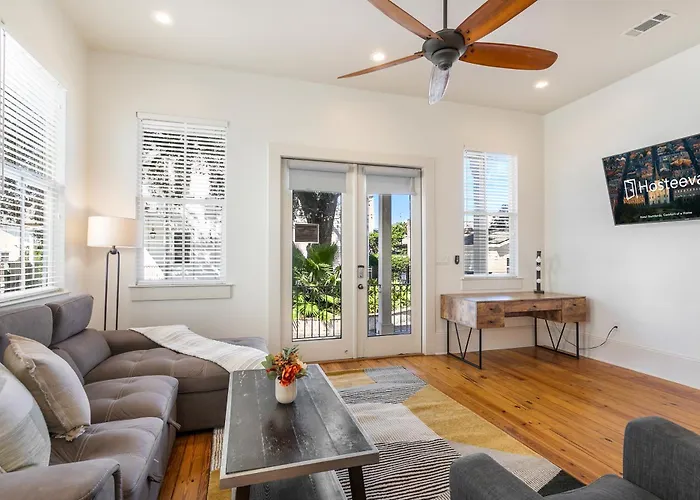 Amazing 3Br Cottage Off St Charles With Pool