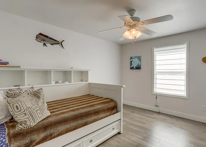 Waterfront New Orleans Retreat With Boat Dock And Lift