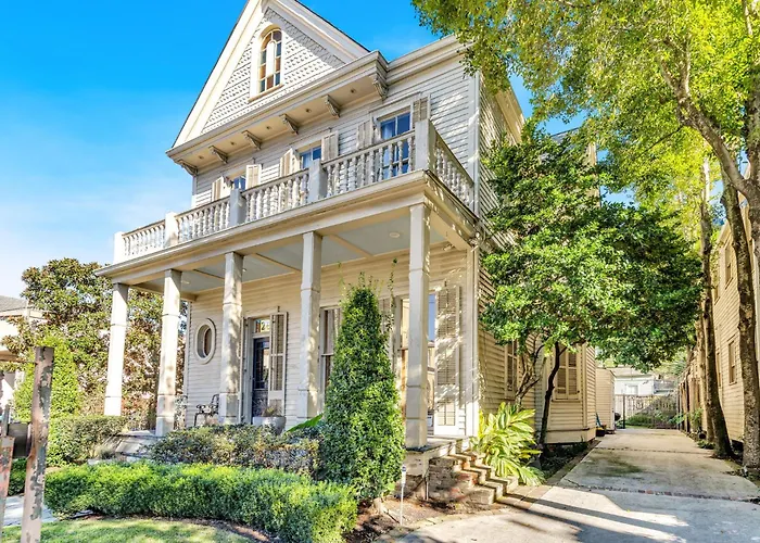 Garden District Historic Home Near Wwii Museum