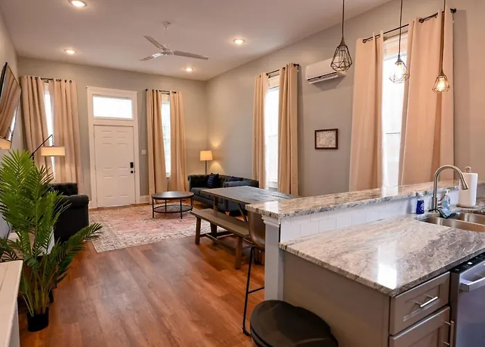 Governors Apartment Across From French Quarter