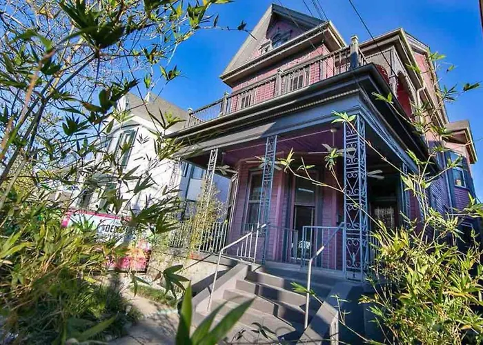 Claiborne Historic Victorian Mansion B - 5 Bed-3 Bath