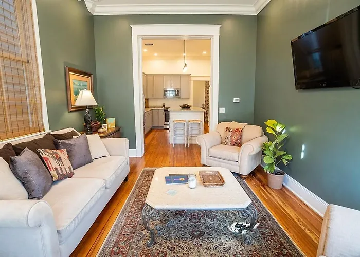 New Orleans Home Close To All The Action
