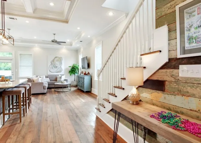 Spacious Southern Louisiana Escape Near Street Car