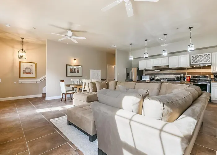 St Charles Ave Urban Retreat With Luxury Amenities