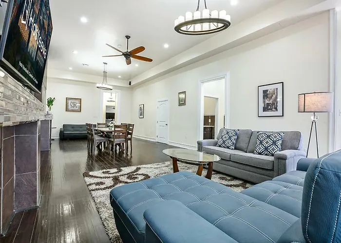 Stylish 4Br Condo In Downtown By Hosteeva
