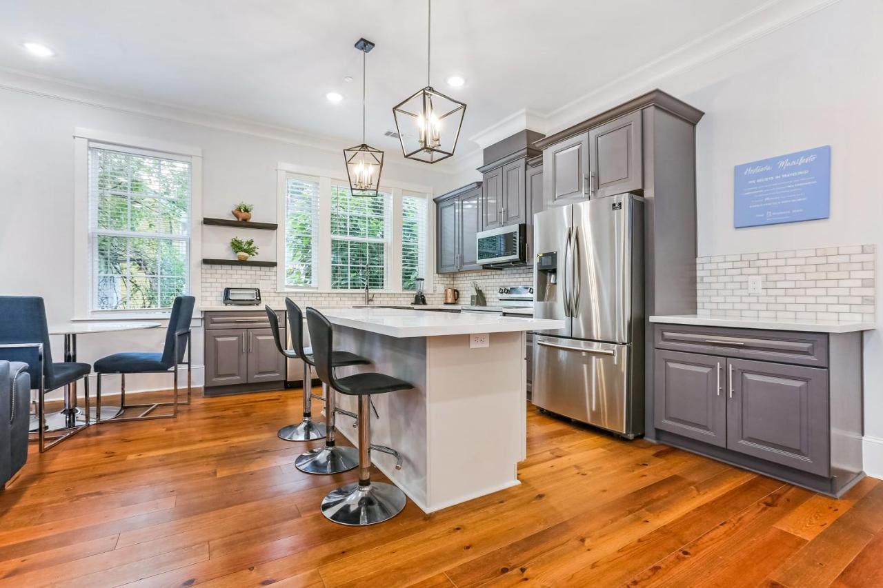 Spacious 5 Bedroom Retreat - Pool - Near It All!