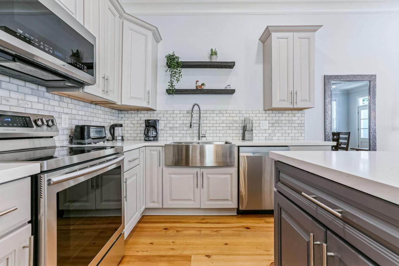 Hosteeva Stunning 4 Bedroom W Pool Steps To St Charles Ave Apartment *