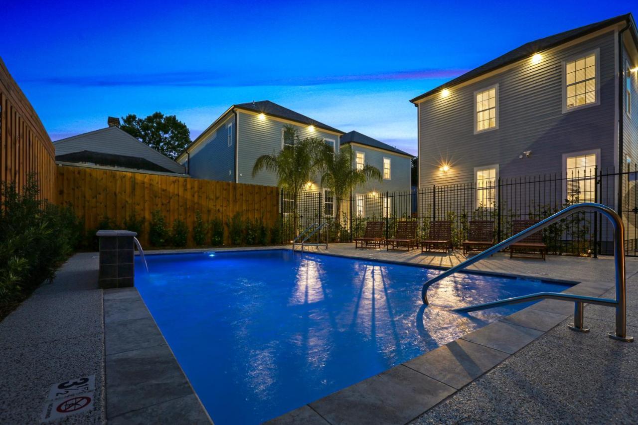 Apartment Spacious 5 Bedroom Retreat - Pool - Near It All!