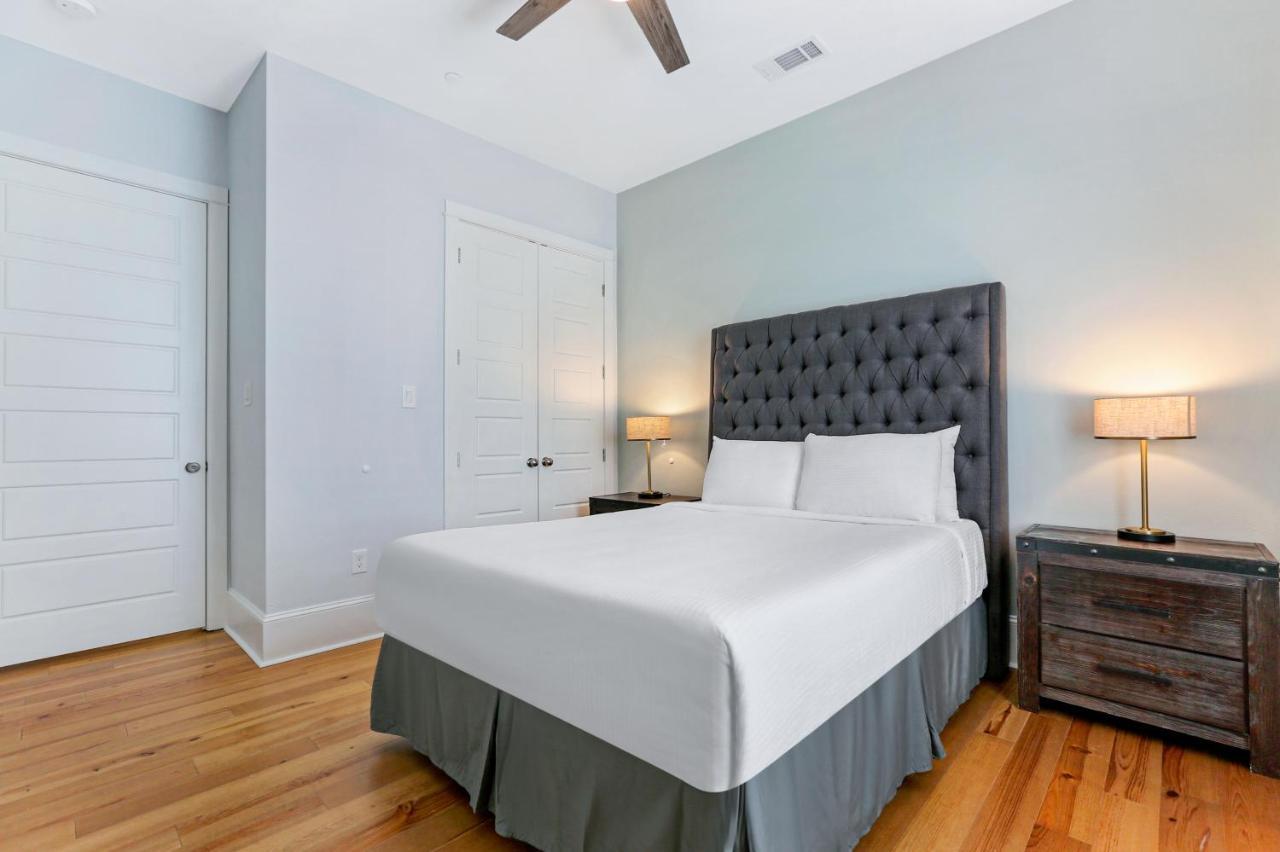 Hosteeva Amazing 4 Bedroom Modern With Balcony Near Frnch Quarter Apartment