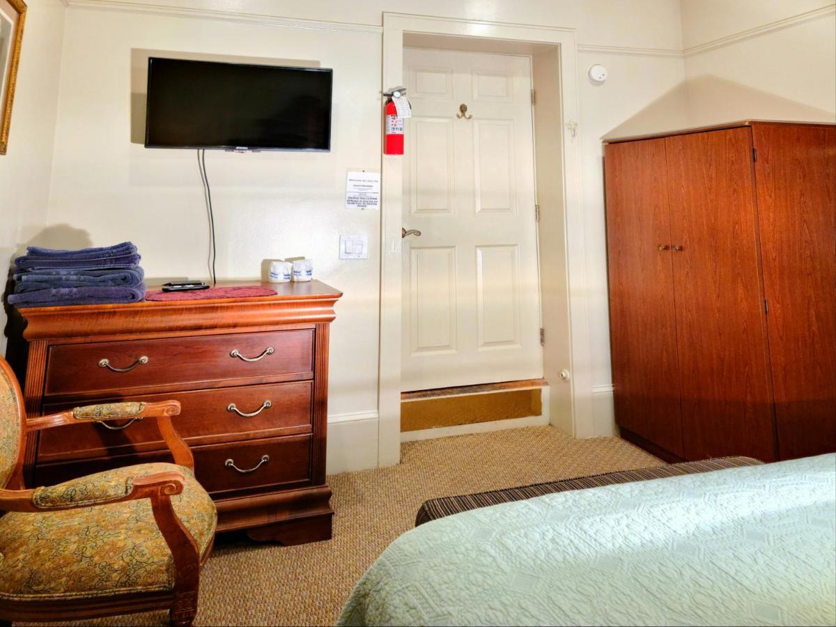 Bed & Breakfast Lions 3*