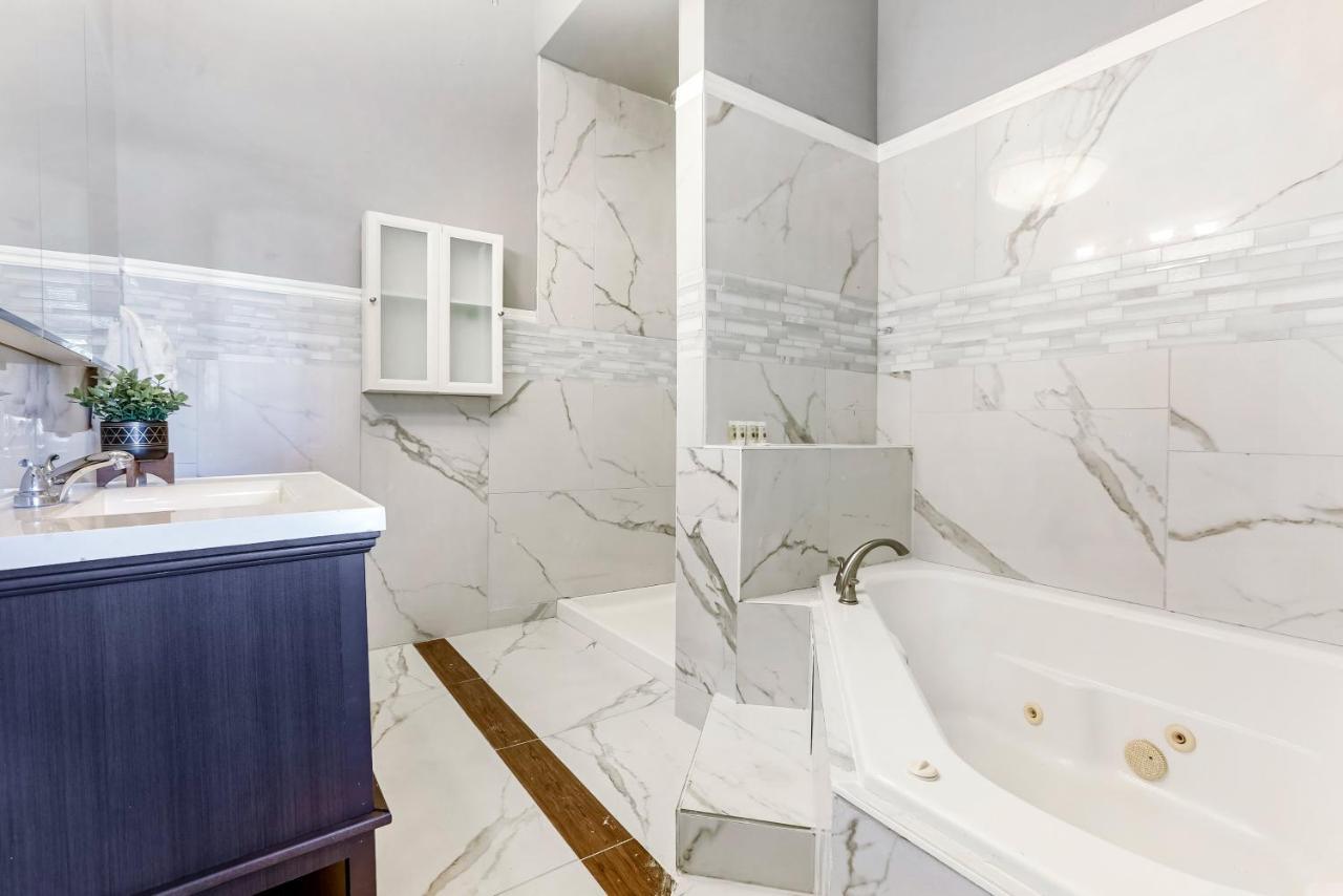 5br Penthouse Steps To The Streetcar & Fq Apartment New Orleans