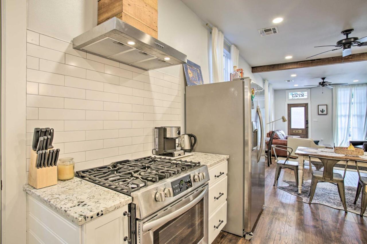 Chic Escape With Furnished Deck Walk To Cafes!