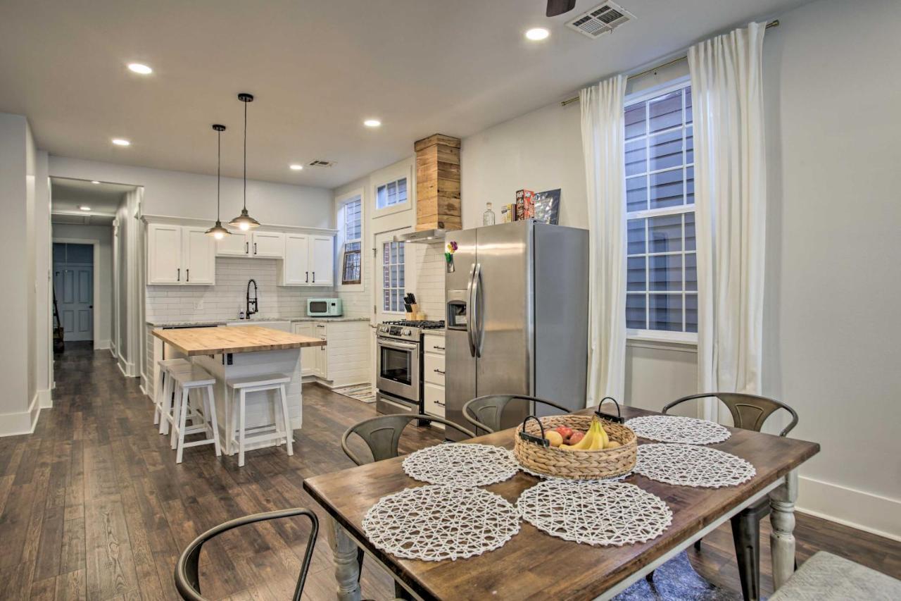 Chic Escape With Furnished Deck Walk To Cafes! Holiday home