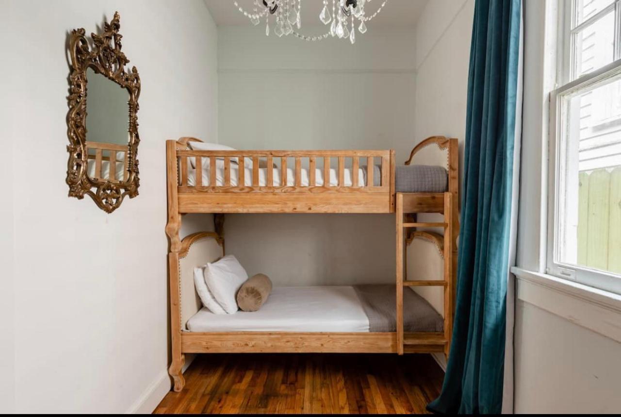 Holiday home Elegant Renovated House With Relaxing Courtyard *