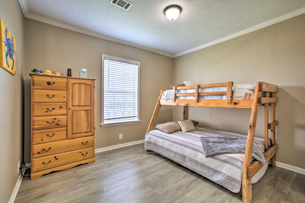 Waterfront With Private Dock And Pier Holiday home