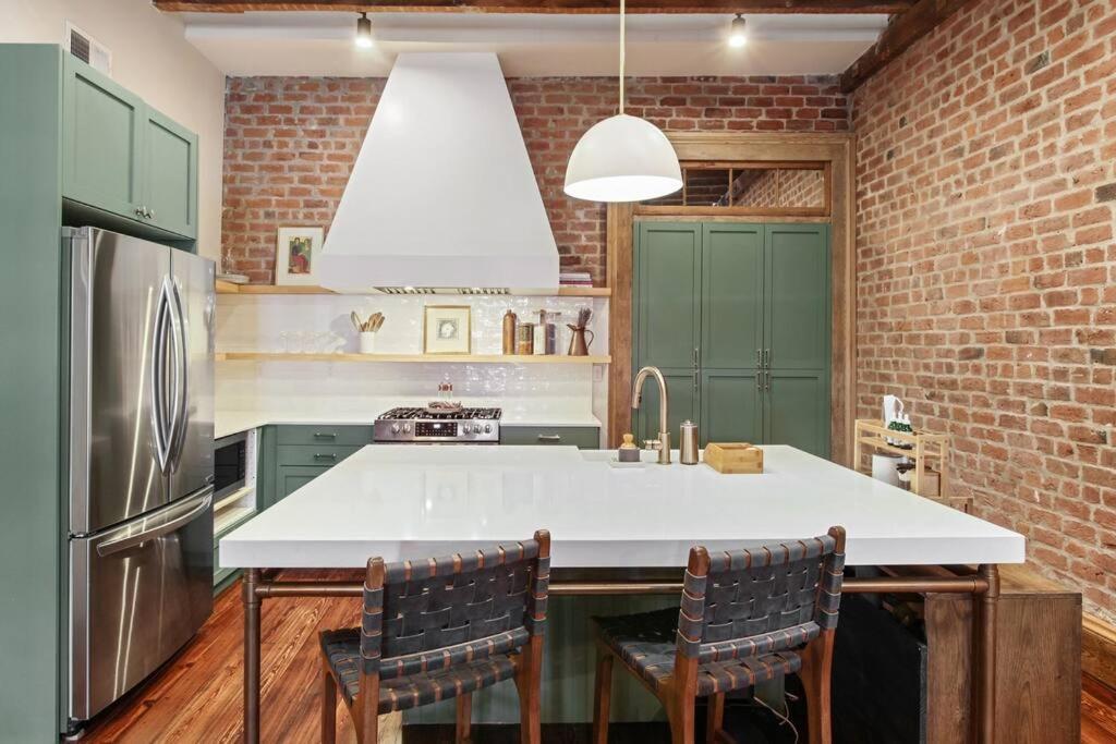 Apartment Historic Garden District 5br With Parking And Balcony *