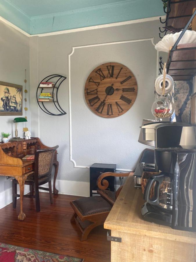 Balcony Bed & Breakfast 3*