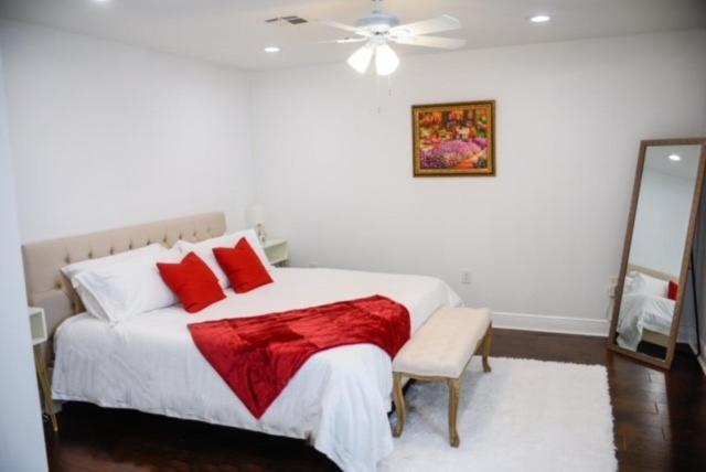 Nola Getaway With King 10 Mins From French Quarter *